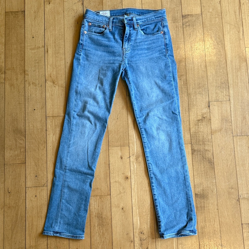 GAP Women's Straight Leg Blue Jeans